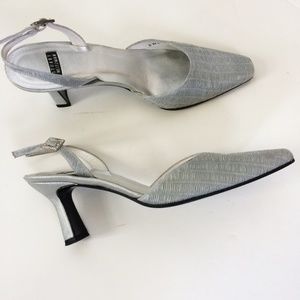 Stuart Weitzman Women's Silver Shoe Sz. 8B Strap